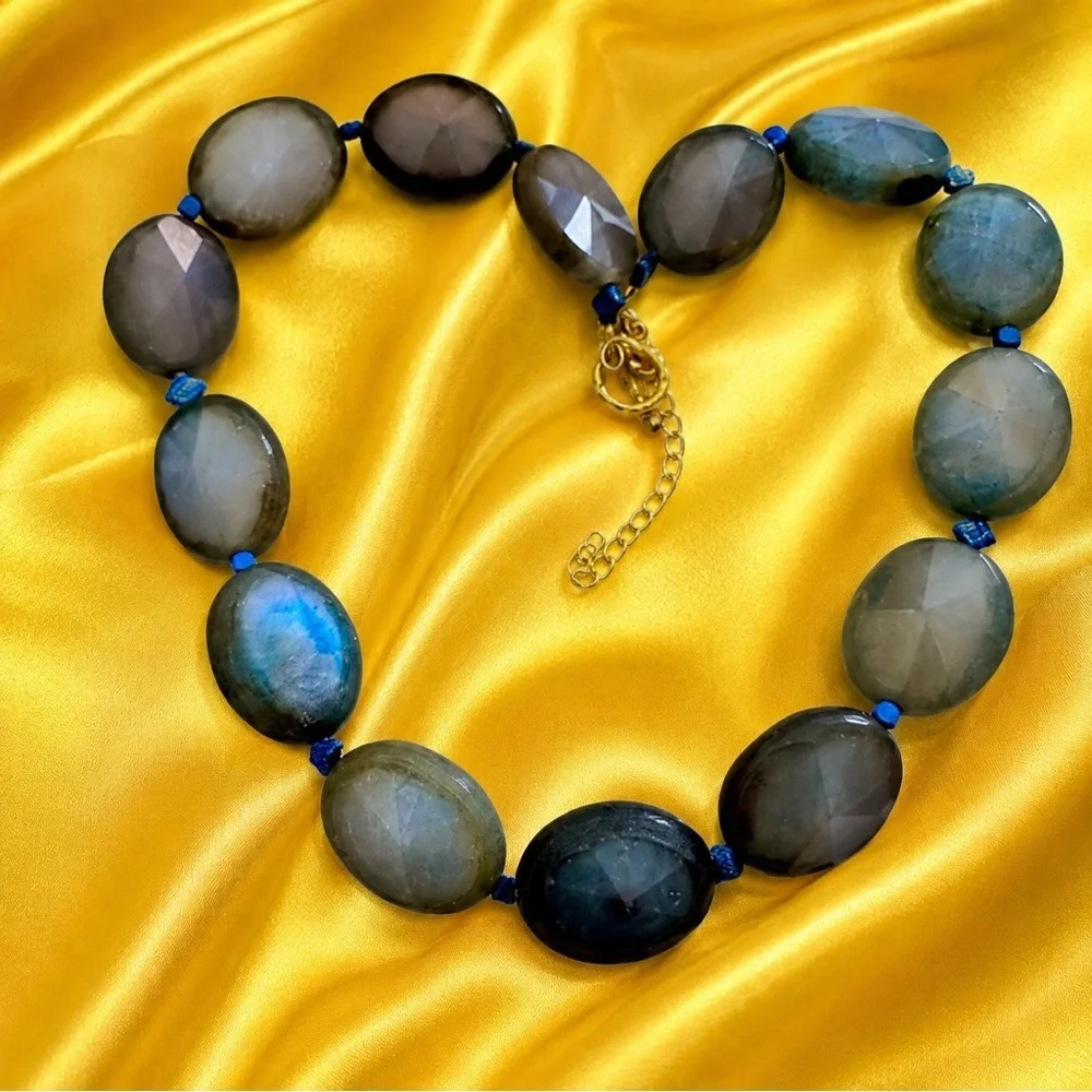 Necklace Natural Agate Gemstone Dyed Blue Oval Hand Knotted Gold Tone Clasp 4118